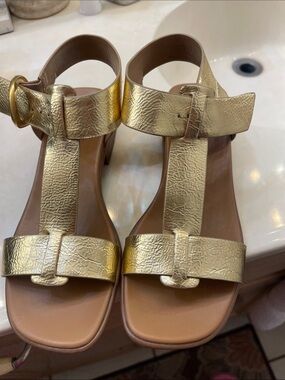 Naturalizer Gold Metallic T‑Strap Sandals with Tan Footbed